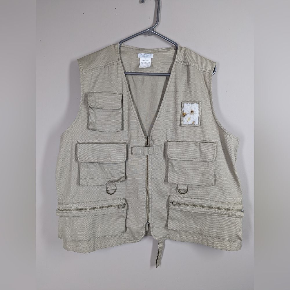 Vintage Fishing Vest – Multiple Pockets – Mini Fly Bait Detail – Size Large